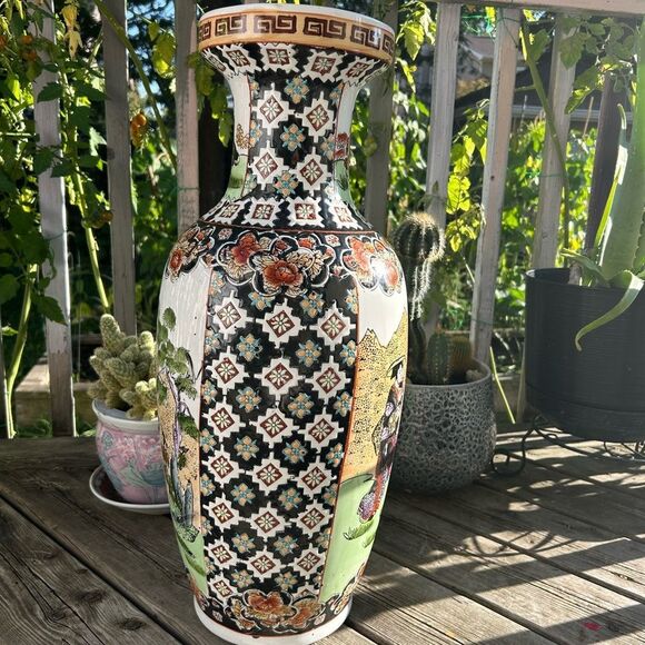 Vintage 25.5" Large Chinese Vase Geishas Hand Painted Porcelain Tall Chinoiserie - Picture 3 of 16